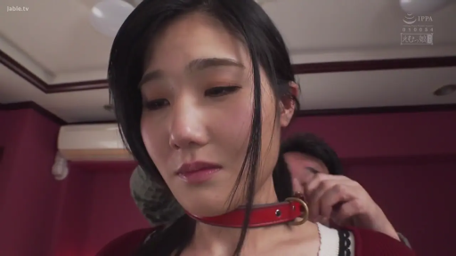 脖颈特写 · Indoor room · 红色颈圈 · 顺从 · Stand facing front · SM Training · 红色针织衫 · 被戴上红色皮带