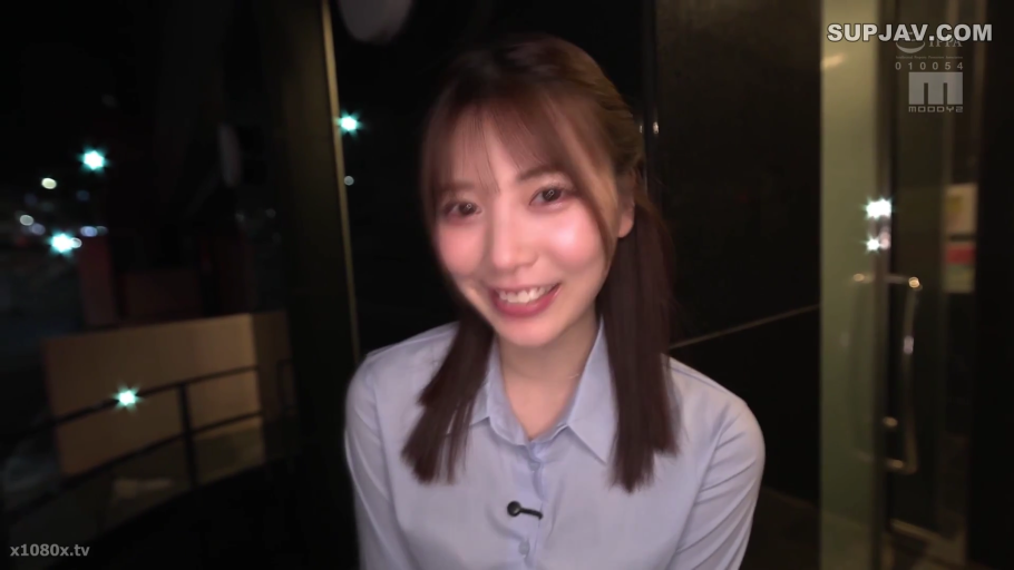 按摩室 · 按摩床 · 丝袜控 · 趴卧 · 腿部特写 · 按摩抚摸 · 吊带黑丝袜