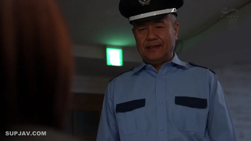 Indoor · Stand · Smile · 面部特写 · Eye contact · Male · 帽子 · 保安制服