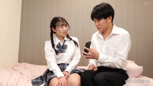 坐姿 · 卧室 · 中景 · 自然 · 剧情 · 看手机 · 手机 · JK制服