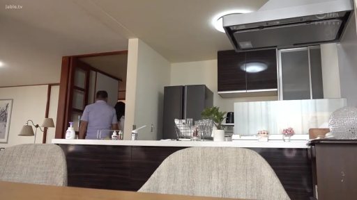 拥抱 · 全景 · 厨具 · 自然 · 连衣裙 · 厨房 · 亲昵 · 生活化