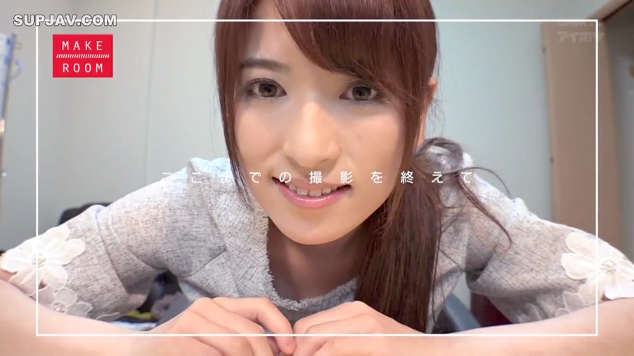 室内 · 俯身 · 脸部特写 · 微笑 · 对视 · 浅色蕾丝上衣 · 日本女优