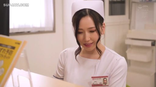 坐姿 · 醫院 · 护士服 · 微笑 · 半身 · 办公