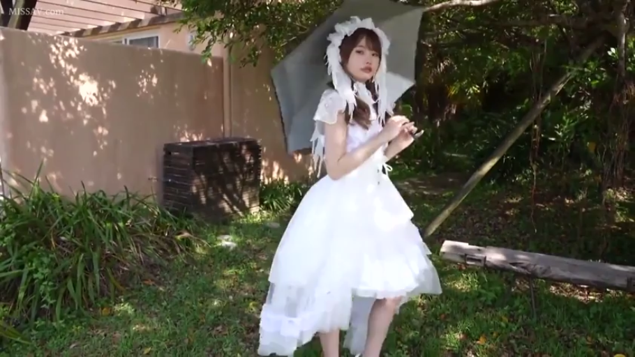 全身 · 站立 · 自然 · 户外 · 遮阳伞 · 外景 · 撑伞 · 洛丽塔裙