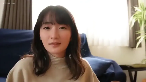 Indoor · Sitting Posture · 平静 · Sofa · Living room · 面部特写 · Gaze · Beige Turtleneck Sweater