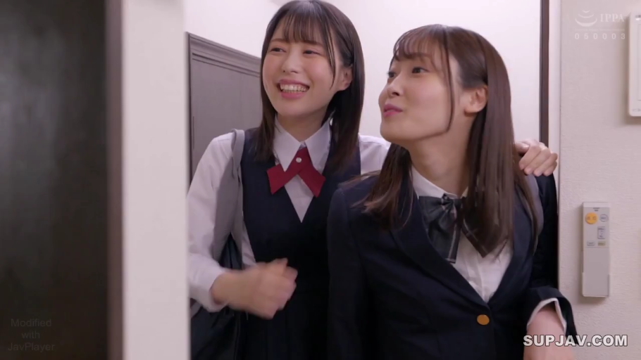 站立 · 中景 · JK制服 · 玄关