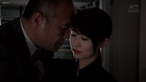 室内 · 憂鬱 · 特写 · 黑色职业装 · 老少配 · 调情 · 対峙