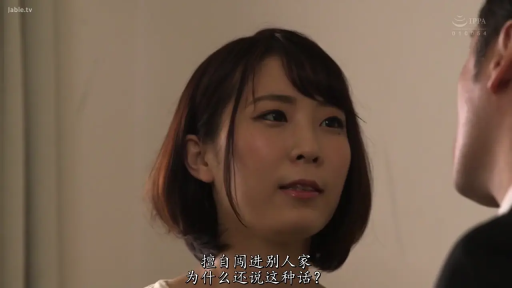 室内 · 会話 · 真剣 · 站姿 · 顔のクローズアップ · 白い上着 · 中文字幕