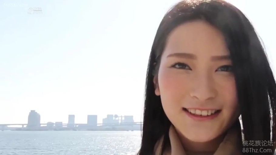 臉部特寫 · 高领衫 · 户外海滩