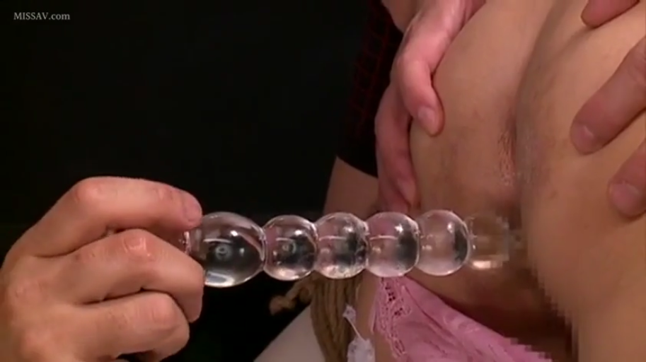 室内 · 臀部特写 · 插入 · 撅起 · 粉色蕾丝内裤