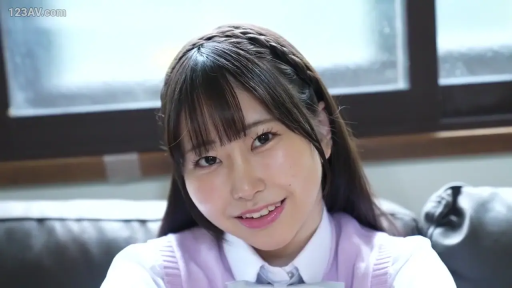 室内 · 坐姿 · 脸部 · 学生制服 · 注视 · 清纯 · 少女