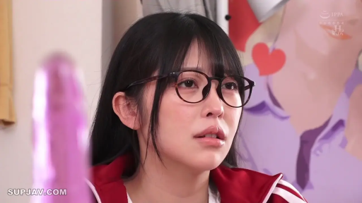 室内 · 坐姿 · 担忧 · 面部特写 · 紫色按摩棒 · 红色运动外套 · 眼镜娘 · 注视道具