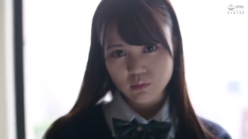 室内 · 忧郁 · 校服 · 面部特写 · 凝视 · 长发 · 领结 · 正面