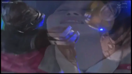 室内 · 顔部のクローズアップ · 仰頭 · 英雄制服