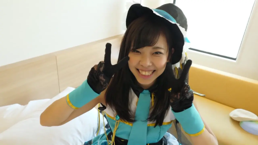 室内卧室 · 中景半身 · 偶像制服