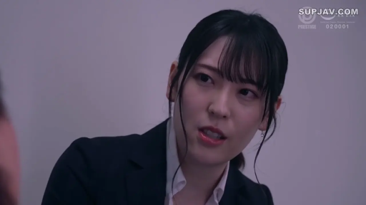 室内 · 座り姿勢 · 会話 · 真剣 · 顔 · スーツ · 職場の役割 · 耳饰