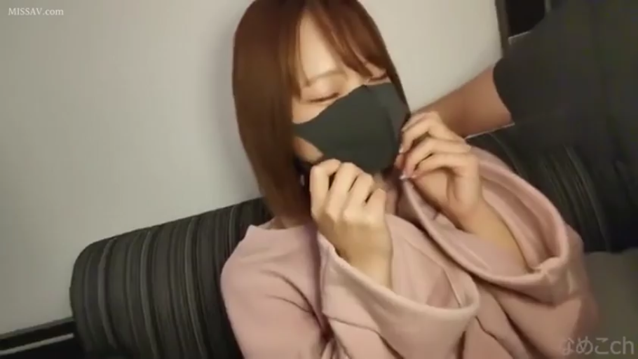 卧室 · 黑色短裤 · 全景 · 床 · 微笑 · 跨坐 · 水印 · 按摩诱惑