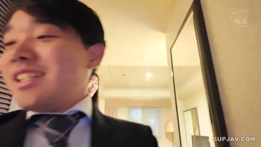 角色扮演 · 客厅 · 下半身特写 · 开腿坐 · 角色扮演服 · 使用情趣用品 · 痛苦表情 · 振动器