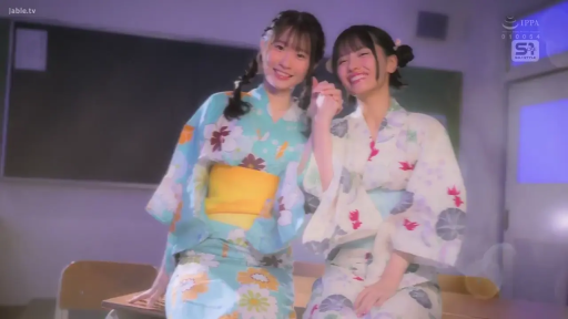 Sitting Posture · Classroom · Medium shot · 课桌 · 双人 · Smile · 浴衣 · 牵手