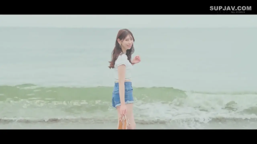 牛仔短裤 · 微笑 · 散歩 · 凉鞋 · 立ち回首 · 全身写真 · 户外清新 · 海滨