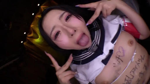 室内 · 胸部特写 · 仰卧 · 水手服 · 露点 · 阿嘿颜 · 吐舌 · 身体文字