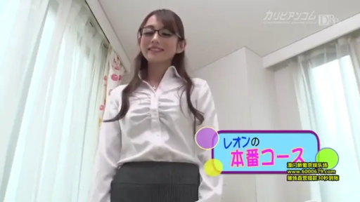 Indoor · Serious · Glasses · Stand · 窄裙 · Half-body close-up · 水印 · Overlook