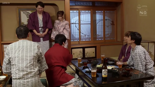 坐姿 · 和室 · 微笑 · 餐桌 · 多人 · 饮酒 · 浴衣