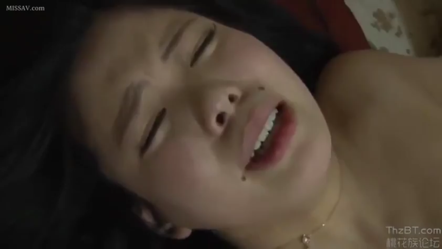 室内 · 眼镜 · 足部特写 · 调情 · 足控 · 足交 · 衬衫丝袜 · 半卧