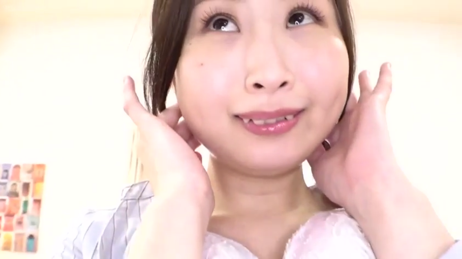 专注 · 全裸 · 卧室 · 拍摄 · 中景 · POV视角 · 手机 · 男卧女跪