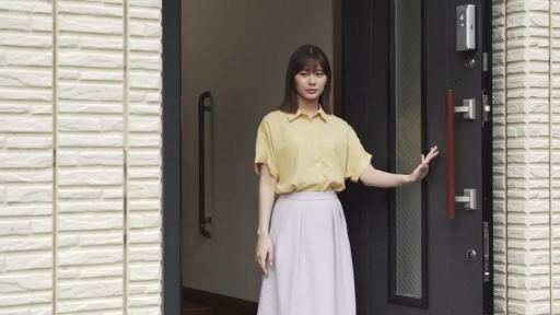 室内 · 迷离 · 陶醉 · 面部特写 · 正面 · 人像