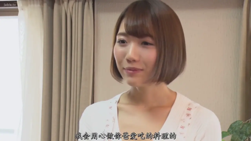 顔部のクローズアップ · 站姿 · 対話 · ショートヘア · 温柔微笑 · 白色居家服 · 室内住宅