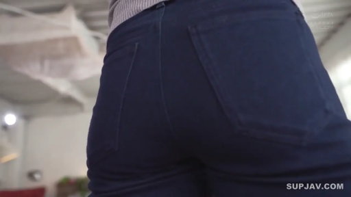 Indoor · Close-up of the buttocks · 牛仔裤