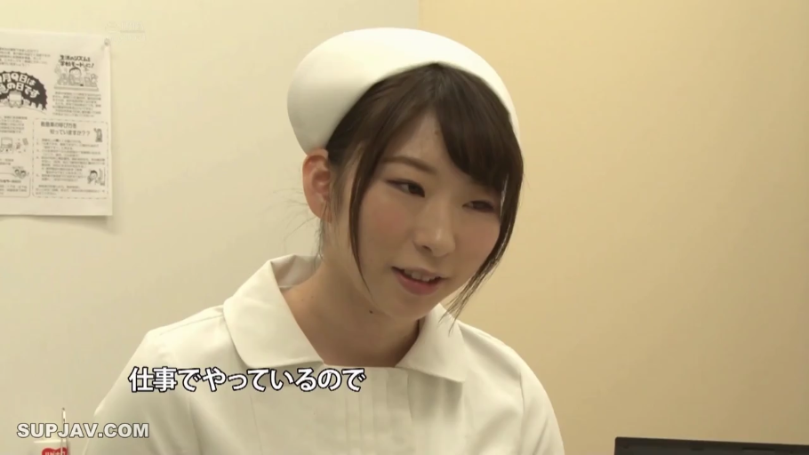 坐姿 · 交谈 · 护士服 · 头部特写 · 亚洲女性 · 自然微笑 · 室内诊所 · 背景海报