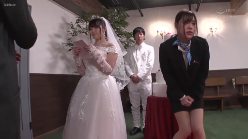 全身 · 站立 · 多人 · 婚纱 · 计时器 · 礼堂 · 庄重 · 宣读