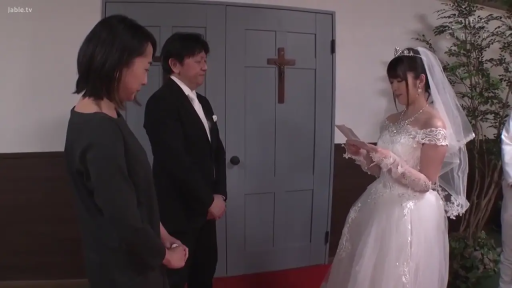 全身 · 角色扮演 · 站立 · 婚纱 · 礼堂 · 庄重 · 十字架 · 朗读仪式