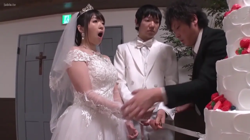 全景 · 角色扮演 · 伸手 · 目瞪口呆 · 白色礼服 · 婚礼仪式 · 婚礼现场 · 婚礼蛋糕