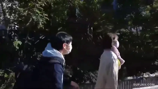 室内 · 脸部特写 · 字幕 · 常服 · 动情 · 对谈 · 微侧