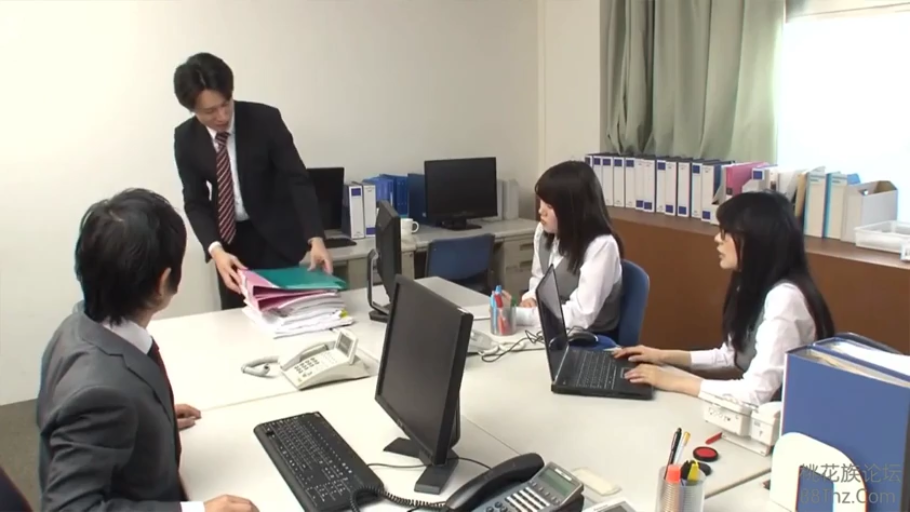 Conversation · Serious · 办公室 · Stand · Business attire · Horizon · 文件夹 · Workplace