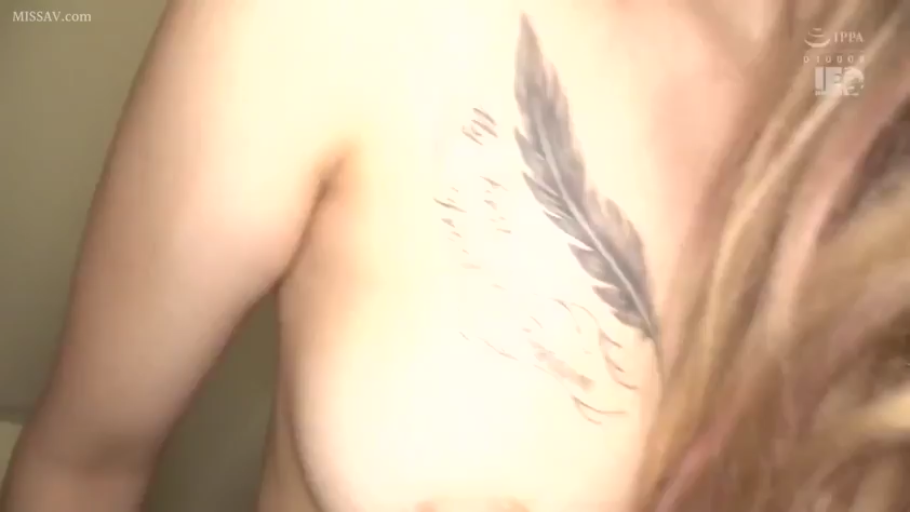 室内 · 全裸 · 胸部特写