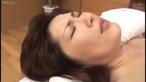 Indoor · Close-up of the face · Fully nude · pillow · Supine · Orgasm face · Mature woman · 受孕