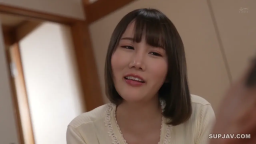 室内 · 座り姿勢 · 面部 · 呆滞 · 注視 · 浅黄色上衣