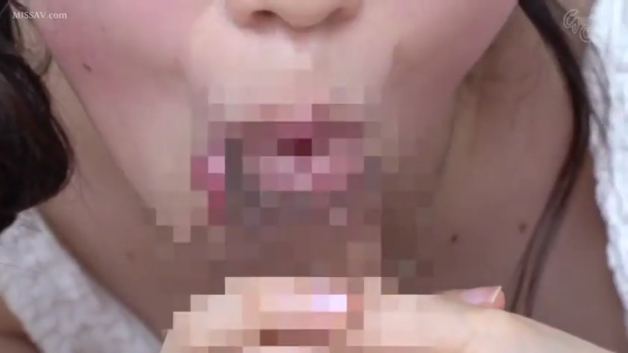 室内 · 脸部特写 · 白色毛衣