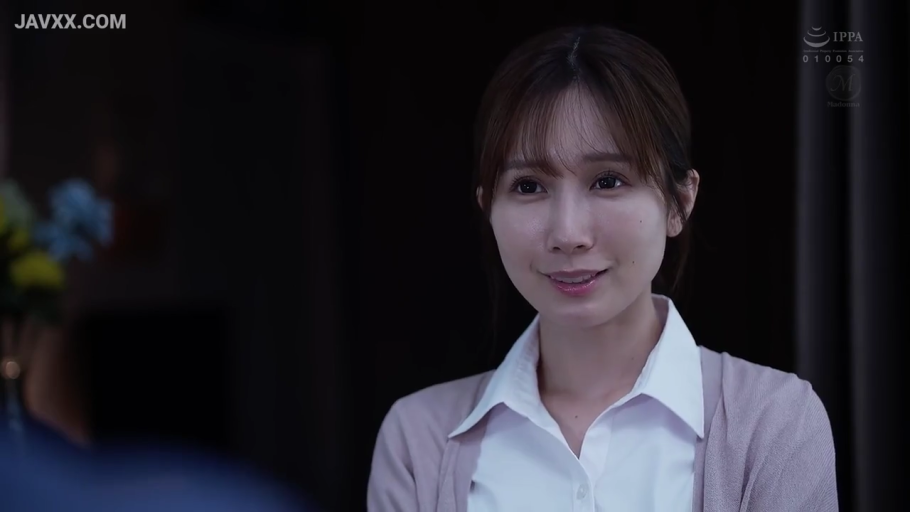 全裸 · 胸部特写 · 站姿 · 摆拍 · 首饰 · 摄影棚 · 害羞