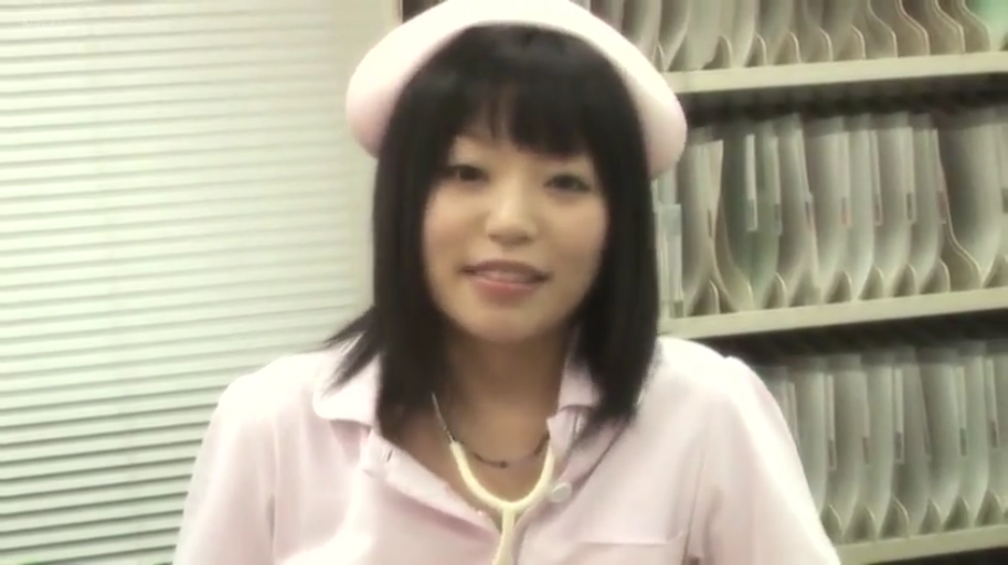 护士服 · 微笑 · 面部特写 · 正坐 · 注视 · 诊室 · 亚洲女性 · 听诊器