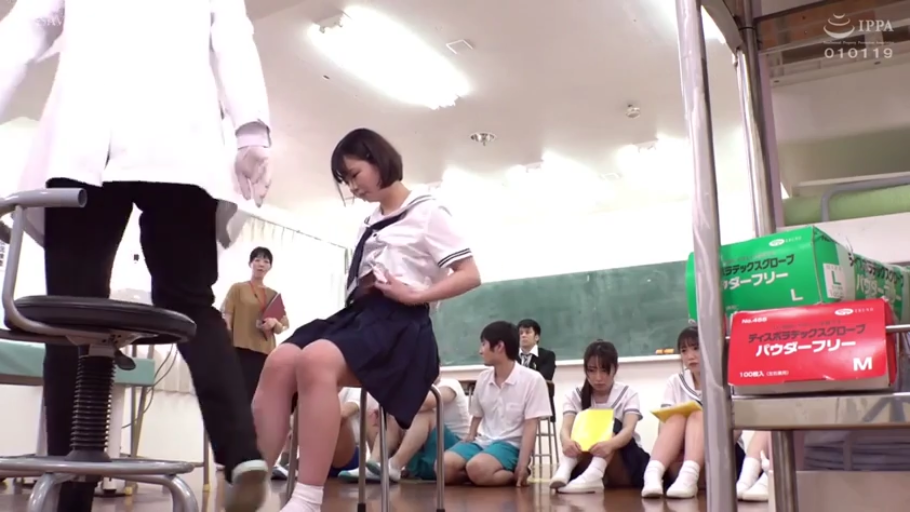 坐姿 · 全景 · 平淡 · 水手服 · 医务室 · 撩起衣摆 · 手套盒