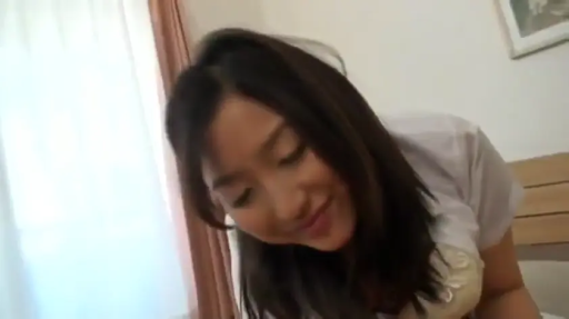 室内 · 俯身 · 低头 · 脸部特写 · 羞涩 · 居家 · 衬衫