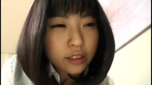 室内 · 俯身 · 校服 · 脸部 · 自然 · 交流 · 短发