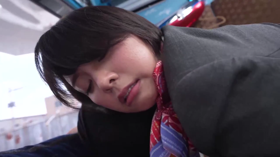 室内 · 俯身 · 脸部特写 · 性行为 · 陶醉 · 制服 · 短发