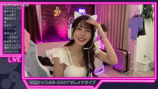 坐姿 · 直播間 · 白色荷叶边上衣 · 半身照