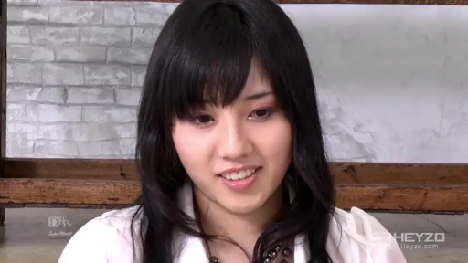 室内 · 微笑 · 白色衬衫 · 顔のクローズアップ · 交流 · 正面 · アジア人女性